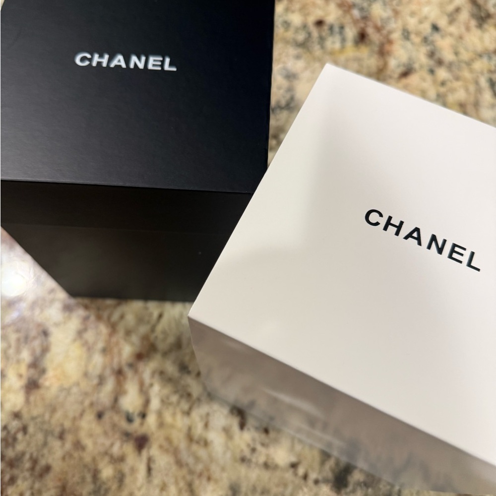 CHANEL Snow Globe with Gold and Black Accents - Picture 4 of 5